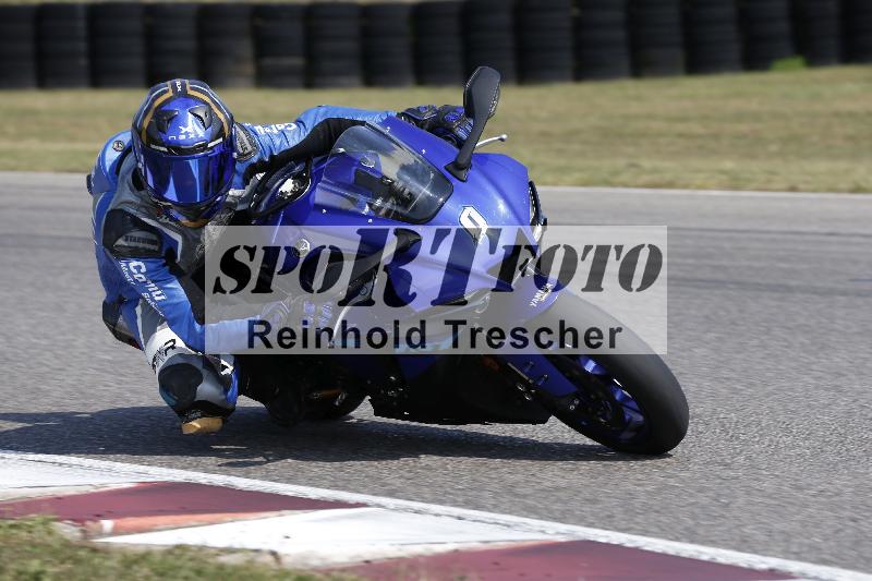 Archiv-2025/49 26.08.2025 Cornu Master School ADR/blau-bleu/0-2